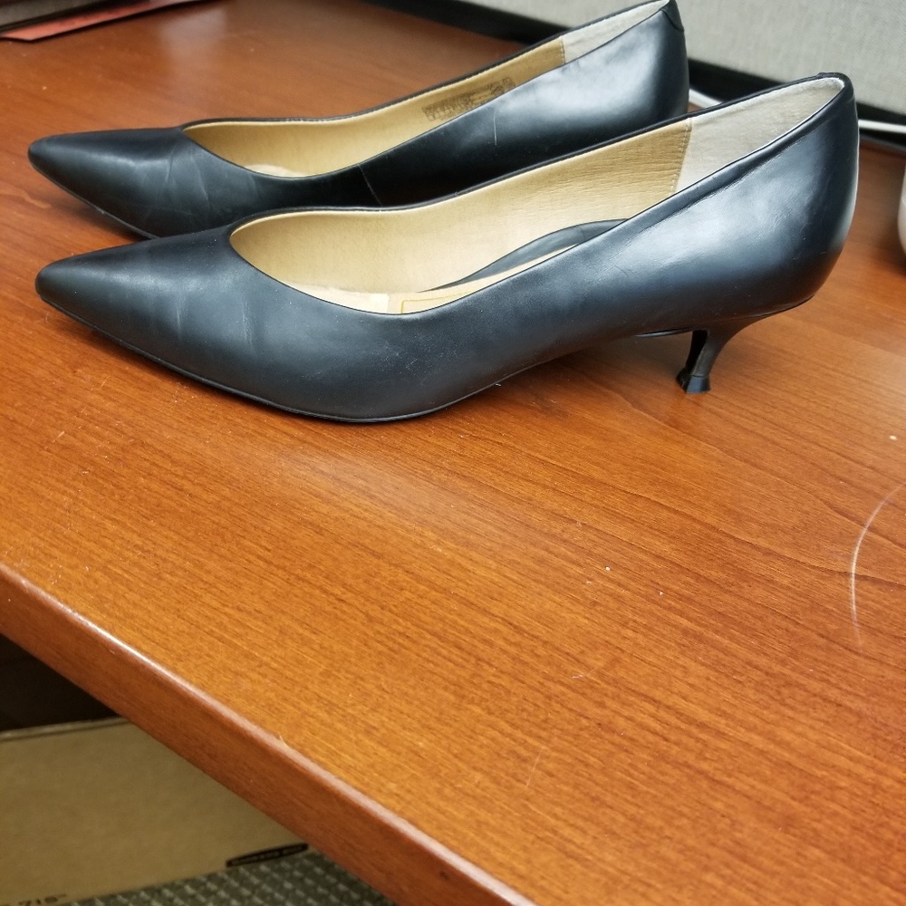 Vionic Leather Pumps Size 9